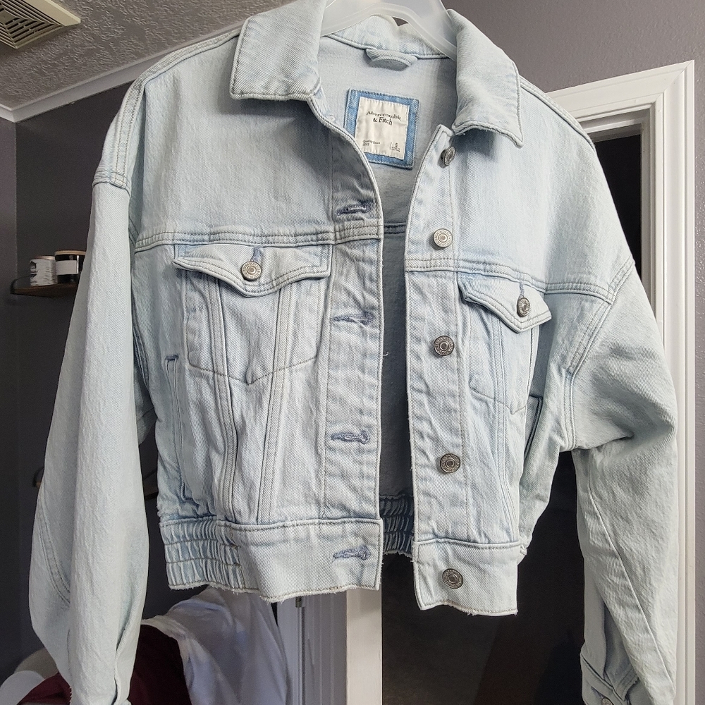Abercrombie and Fitch light denim oversized crop jacket. Small.